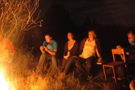 Thomas, Veronika, Johanna, Mike/am Lagerfeuer Thomas, Veronika, Johanna, Mike/am Lagerfeuer